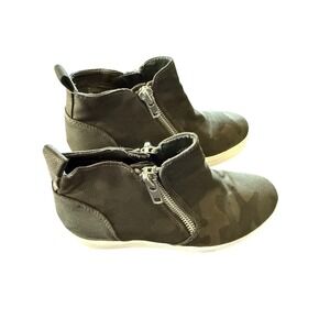 Steve Madden Hidden Wedge Sneakers‎ Women's 7M Camo Print Side Zip